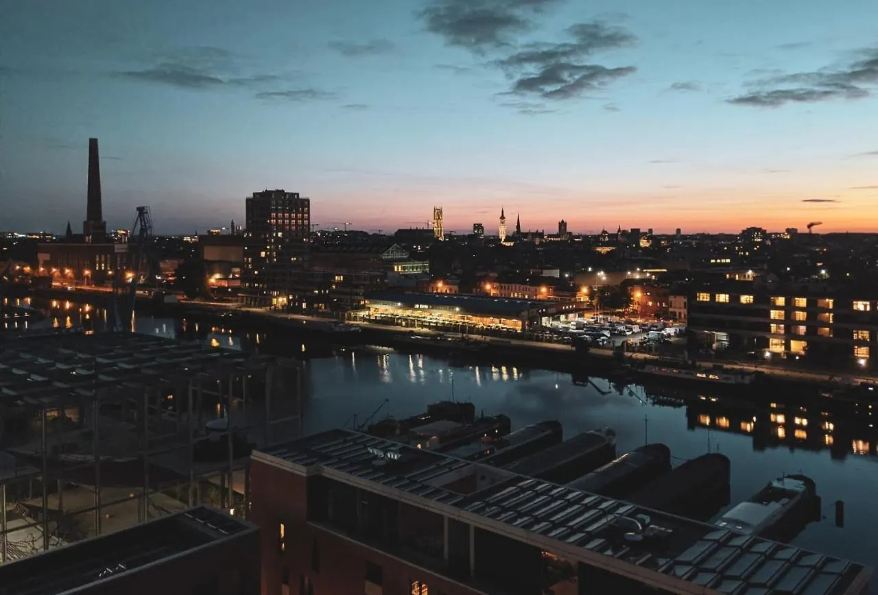 Feel At Home At This Homeawayfromhome Appt With A Stunning Water Canal View And Home Gym Gent
